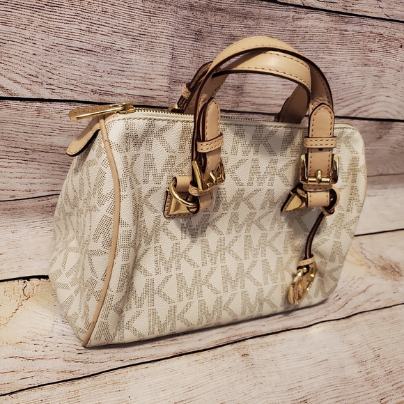 Michael Kors Signature Grayson - Picture 4 of 12